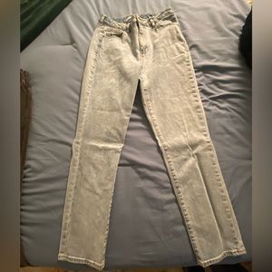 PacSun light-wash, high-rise mom jean, size 28